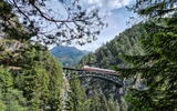 Karwendelbahn auf Viadukt zwischen Innsbruck und Seefeld - Schlossbachklamm - Zug