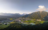 Panoramaaufnahme vom Gschwandtkopf auf Seefeld bei Sonnenuntergang mit Wildsee.jpeg