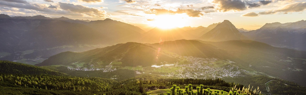 Sonnenuntergang in den Bergen