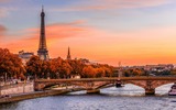 Panorama met zonsondergang en Eiffeltoren