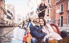 Couple in Venice in winter
