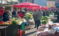 Mercato di strada in autunno a Zagabria