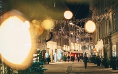 Feestelijk versierde binnenstad van Graz