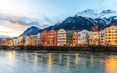 Innsbruck Gebäude am Ufer vom Inn