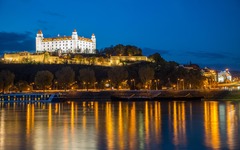 Kasteel van Bratislava 's nachts