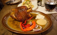 Schweinebraten mit Beilagen