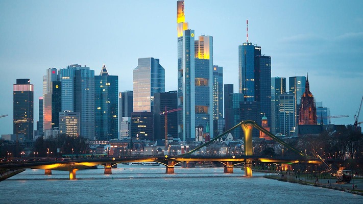 Frankfurter Skyline bei Nacht