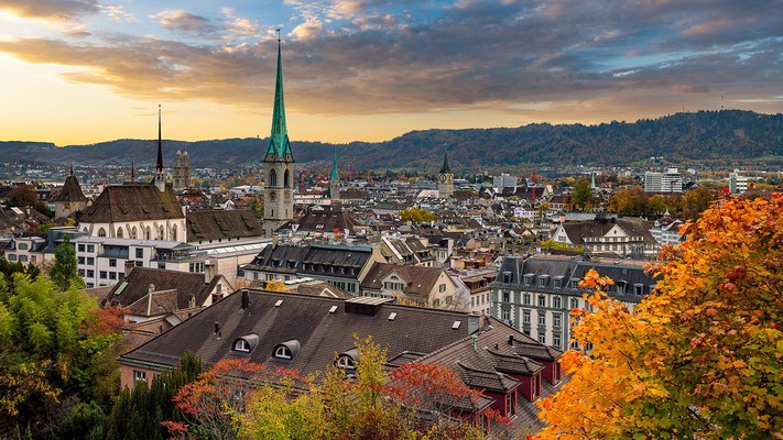 Panorama sur Zurich avec l'église Fraumünster