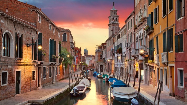 Venice canal dusk 