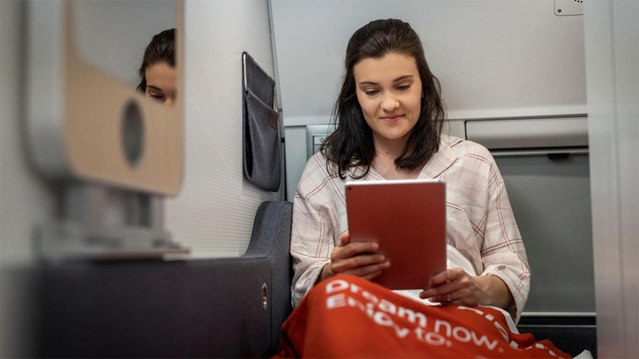 Reisende in einer Mini Cabin