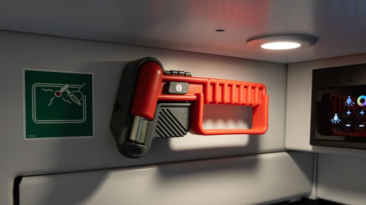 Nothammer in Mini Cabin