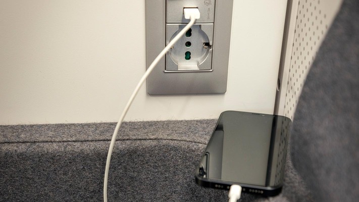 Steckdose mit Ladekabel