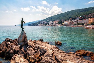 Mare al largo di Opatija in Croazia 