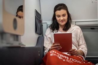 Reisende in einer Mini Cabin