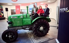 Personen auf Traktor