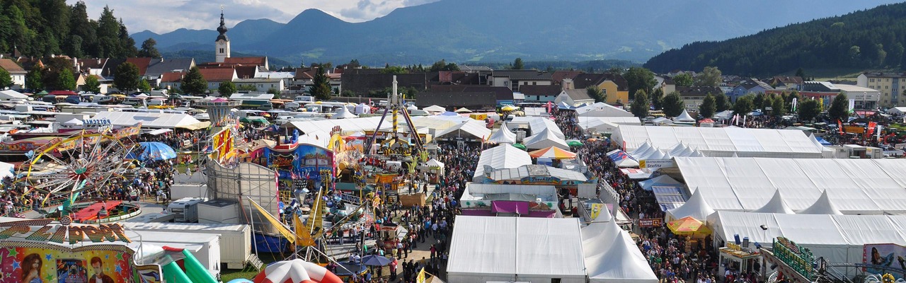 Panorama des Bleiburger Wiesenmarkts