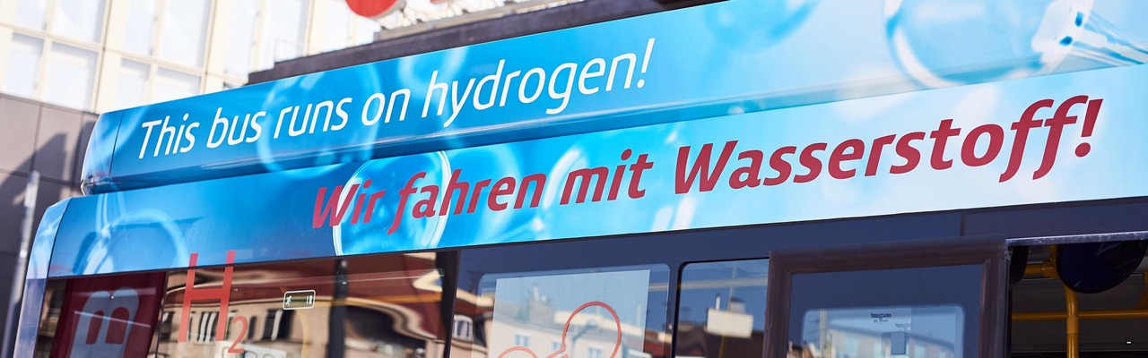 Wasserstoffbus in Station