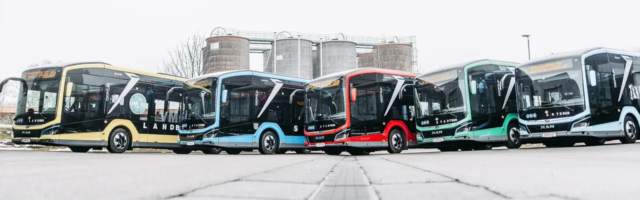 Fünf E-Busse