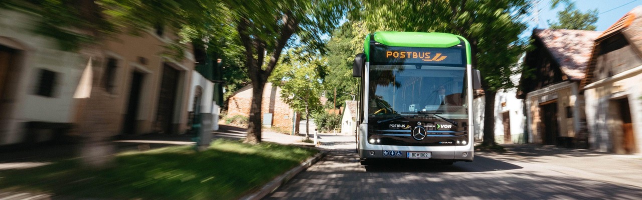 E-Bus von Vorne auf der Straße