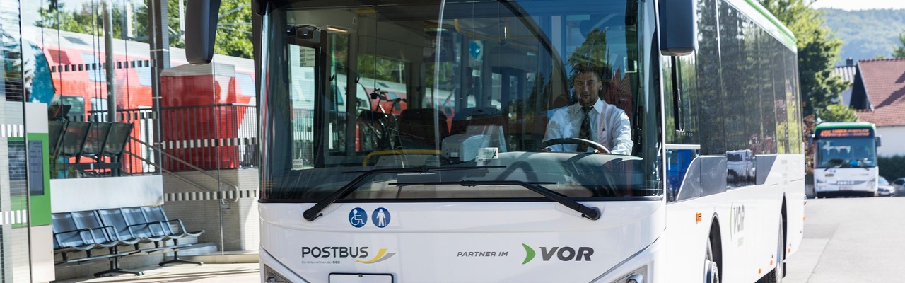 Postbus in der Region von Vorne