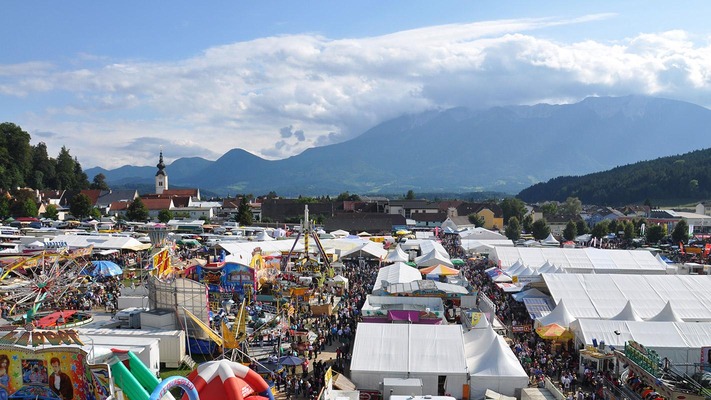 Panorama des Bleiburger Wiesenmarkts