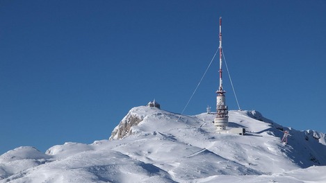 Blick auf den schneebedeckten Dobratsch