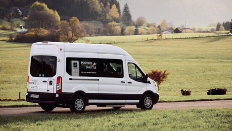 Nockmobil Shuttle in Landschaft