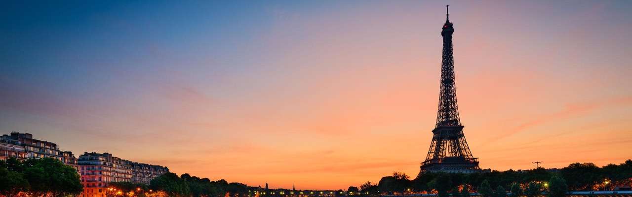 sunrise at eifeltower