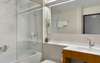 Badezimmer im AC Hotel Marriott Innsbruck