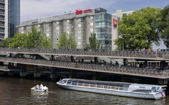 Fassade vom Ibis Amsterdam Centre