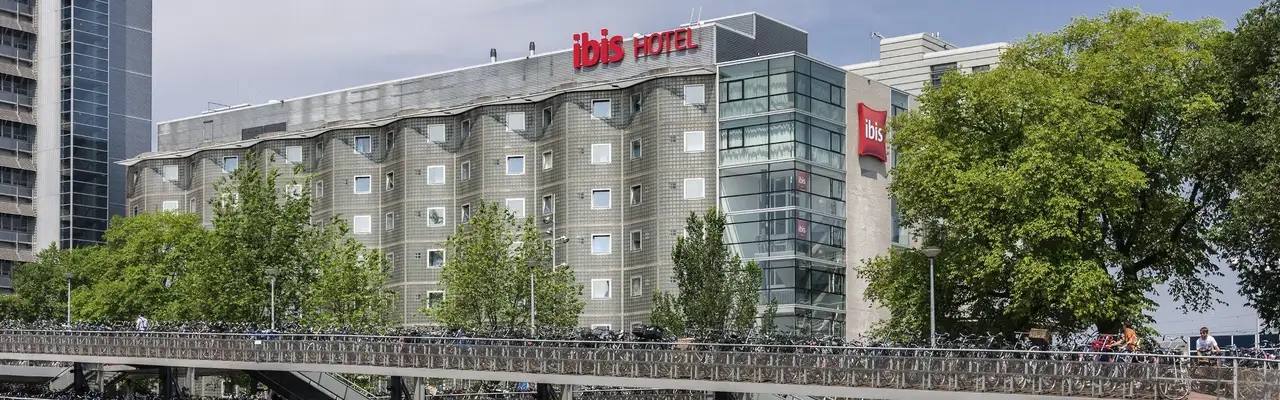 Fassade vom Ibis Amsterdam Centre