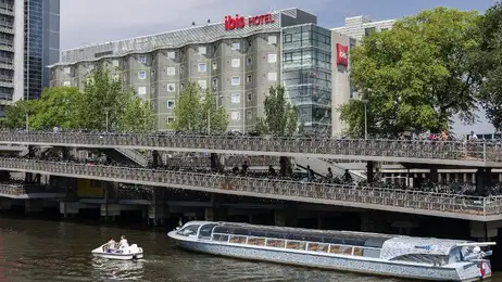 Fassade vom Ibis Amsterdam Centre