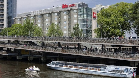 Fassade vom Ibis Amsterdam Centre