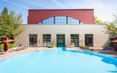 Disneys Hotel NewYork - The Art of Marvel Pool