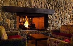 Disney's Sequoia Lodge Kamin