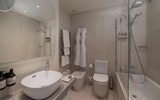 NH La Spezia Badezimmer