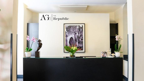 Rezeption im Hotel The Republic