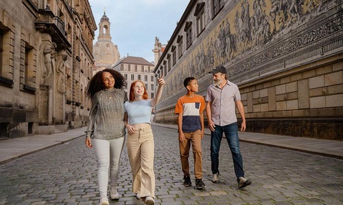 Familienausflug zum Fürstenzug in Dresden