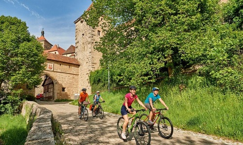 Radtour am Kobolzeller Tor, Rothenburg ob der Tauber © Romantisches Franken/Florian Trykowski Radtour am Kobolzeller Tor, Rothenburg ob der Tauber