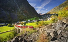 Der Bernina Express auf dem Kreisviadukt von Brusio 