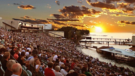 Bregenzer Festspiele Bühne mit Publikum