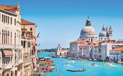 Canal Grande mit der Kirche Santa Maria della Salute im Hintergrund