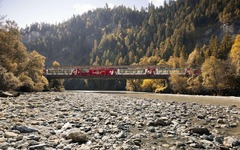 Glacier Express in der Rheinschlucht