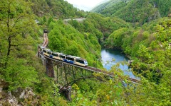 Centovallibahn beim Überqueren des Fluß Melezza