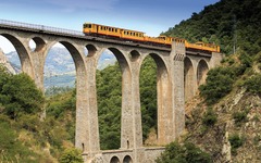 Le Train Jaune in den Pyrenaeen