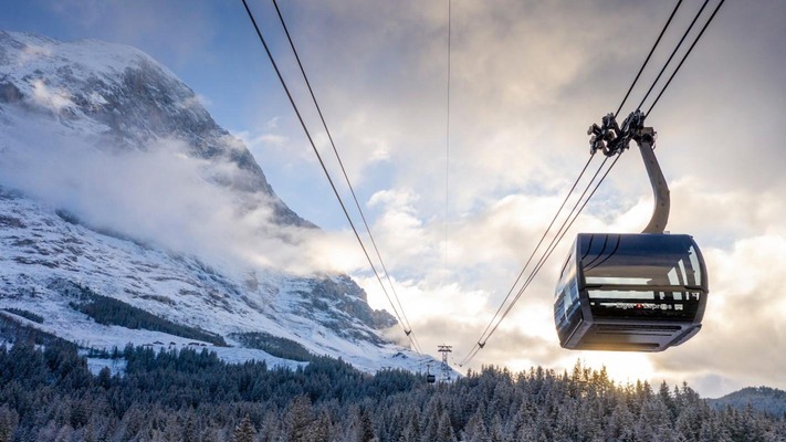 Eiger Express Grindelwald Eigernordwand Abendstimmung Winter