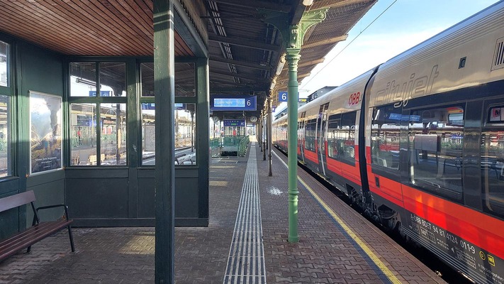 Cityjet steht in der Station Wien Hütteldorf