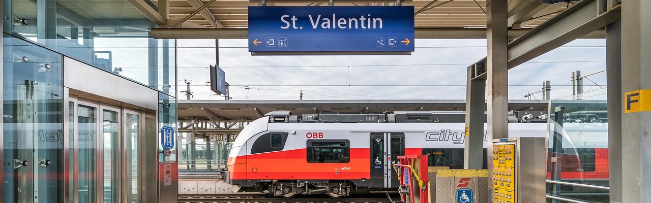 Bahnsteig in St. Valentin in Oberösterreich
