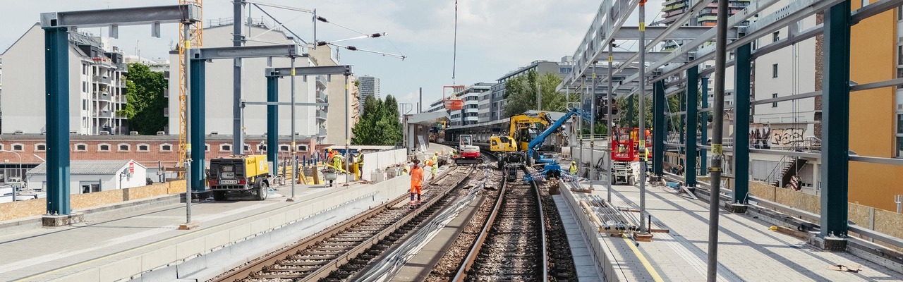 Bauarbeiten an der Haltestelle Traisengasse