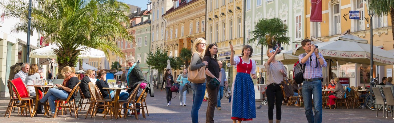 Reisegruppe in der Altstadt von Klagenfurt